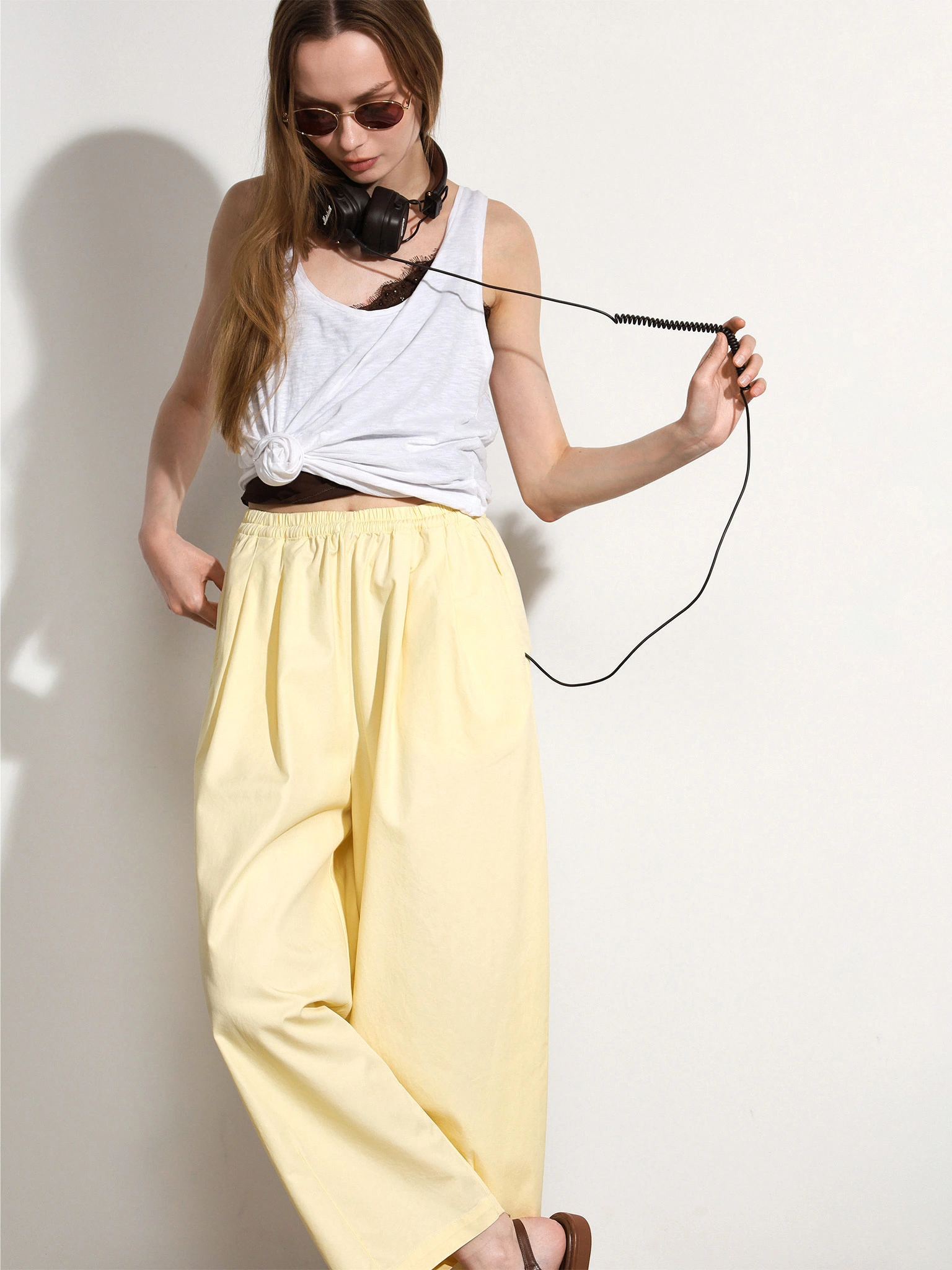 Брюки желтого цвета из смесового хлопка